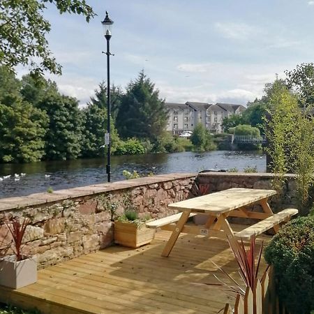 네언 Riverside View 빌라 외부 사진
