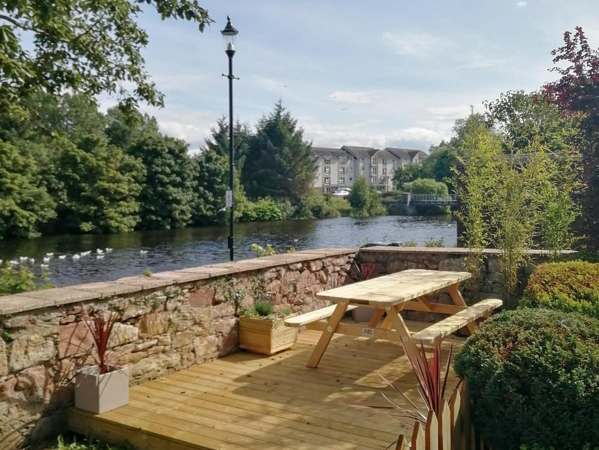 네언 Riverside View 빌라 외부 사진